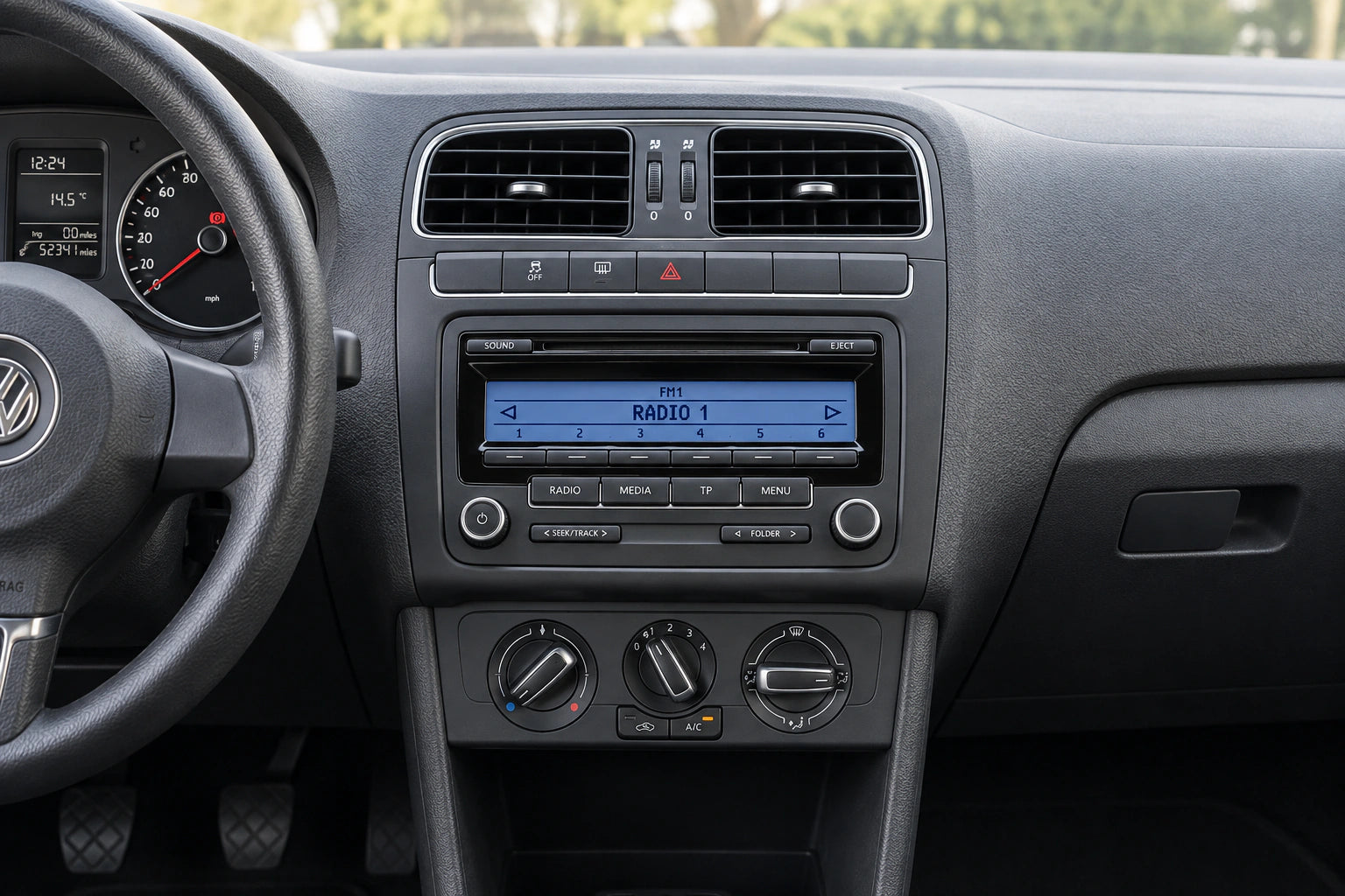 Volkswagen Polo-dashboard met de huidige radio